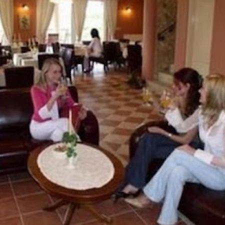 Family SIESTA Sóstó Acomodação com café da manhã Nyíregyháza Exterior foto