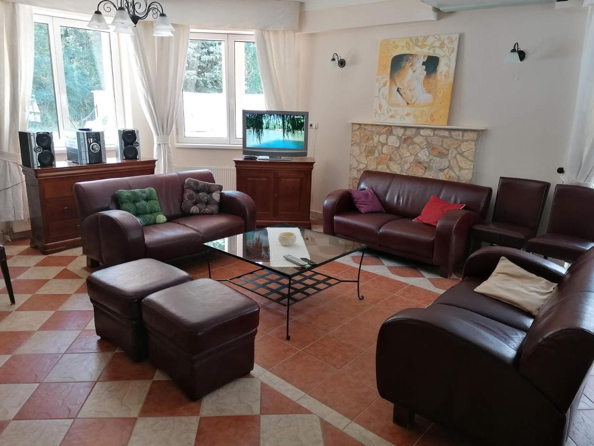 Family SIESTA Sóstó Acomodação com café da manhã Nyíregyháza Exterior foto